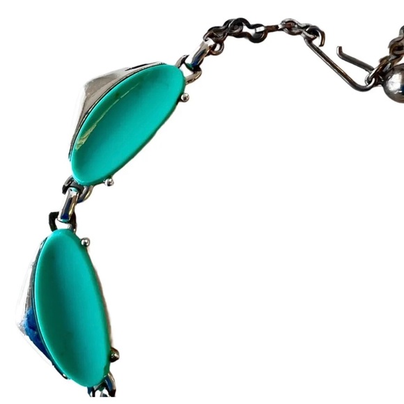 Vintage Shiny Silver and turquoise Necklace and Clip on Earrings - Picture 4 of 4